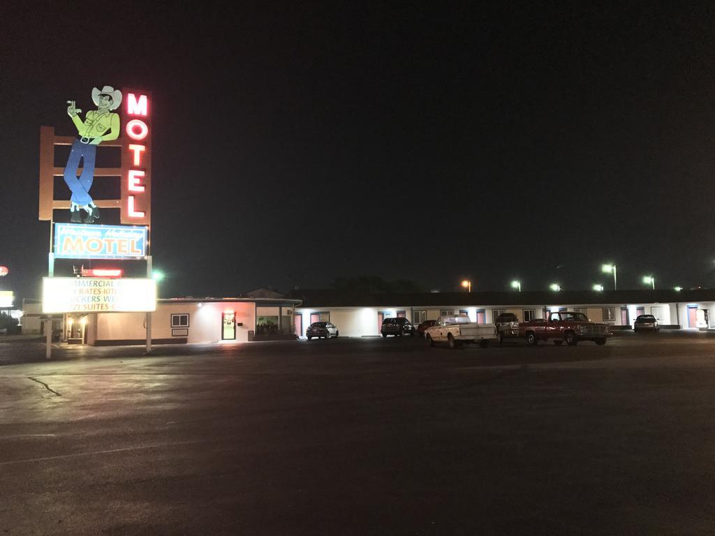 Western Holiday Motel Wichita Bagian luar foto