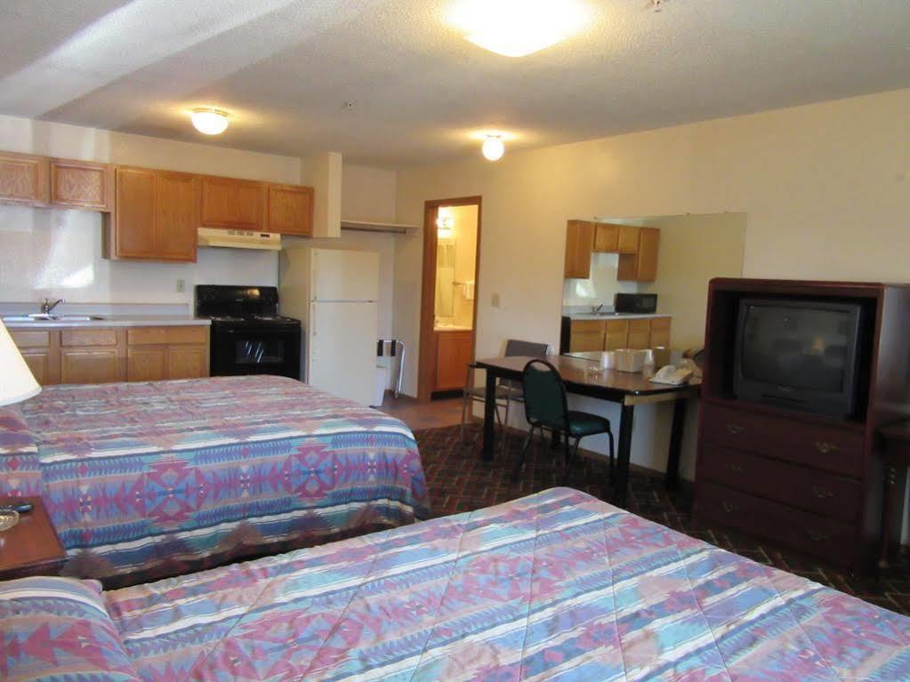 Western Holiday Motel Wichita Bagian luar foto