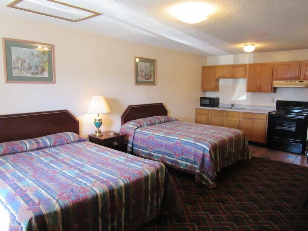 Western Holiday Motel Wichita Bagian luar foto