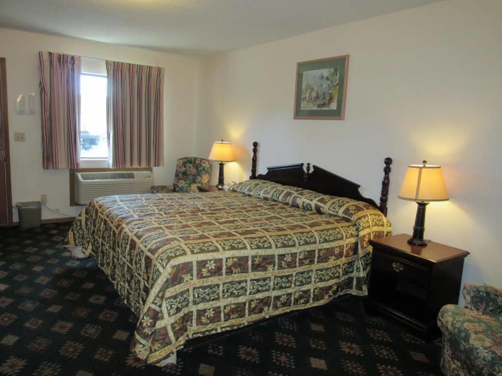 Western Holiday Motel Wichita Bagian luar foto