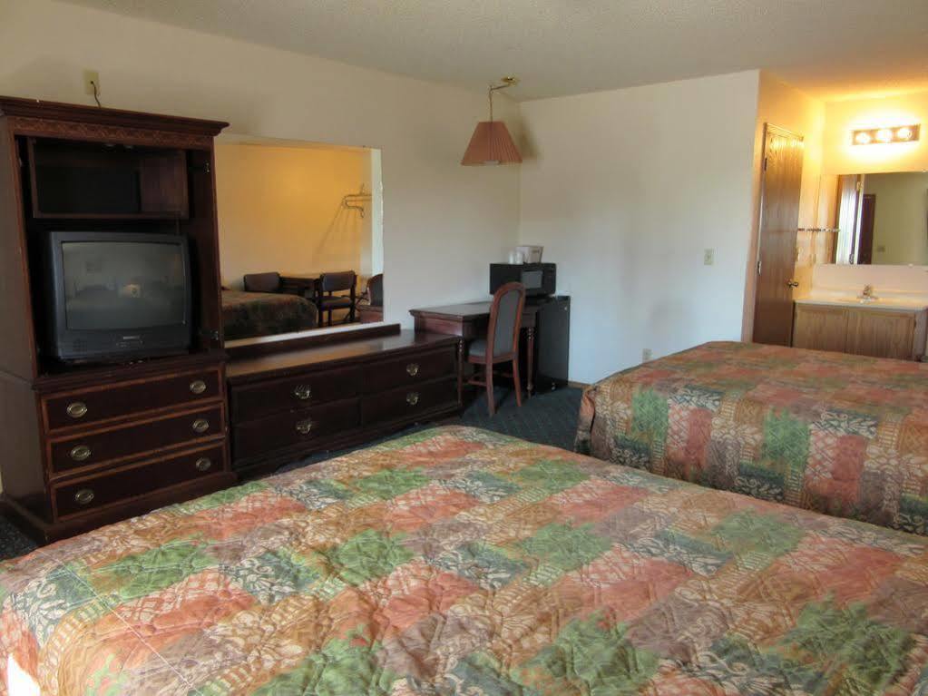 Western Holiday Motel Wichita Bagian luar foto