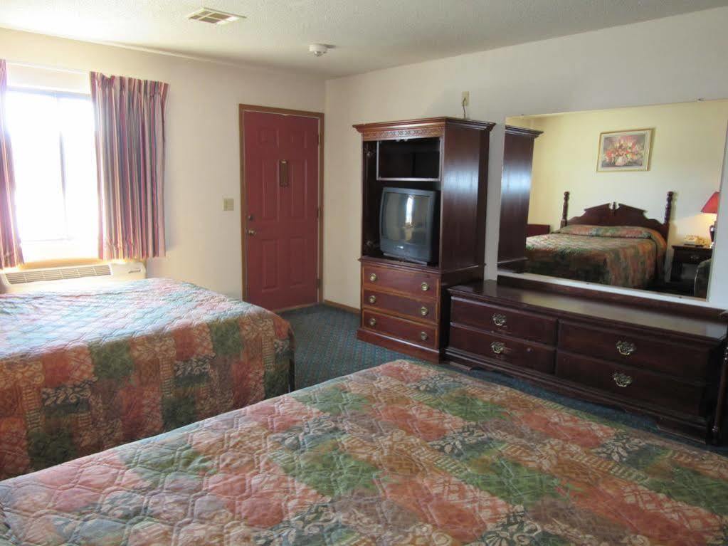 Western Holiday Motel Wichita Bagian luar foto