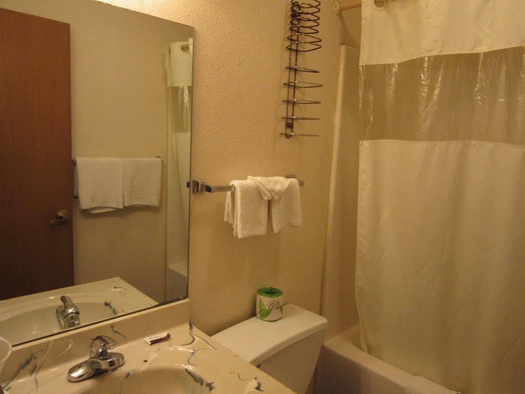 Western Holiday Motel Wichita Bagian luar foto