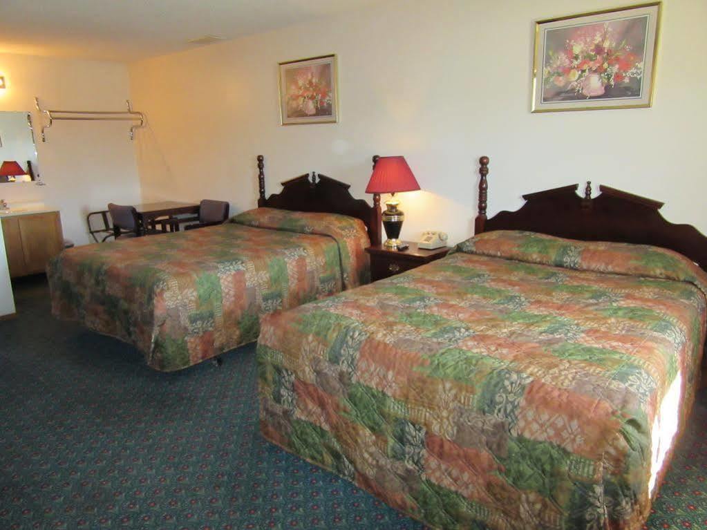 Western Holiday Motel Wichita Bagian luar foto
