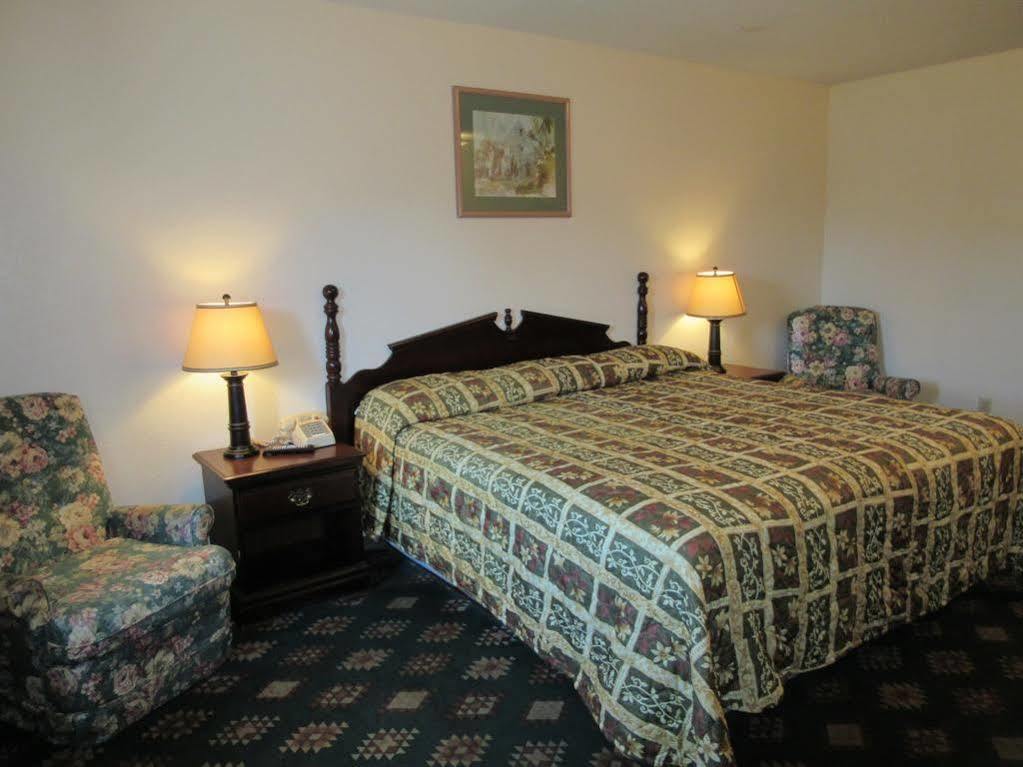 Western Holiday Motel Wichita Bagian luar foto
