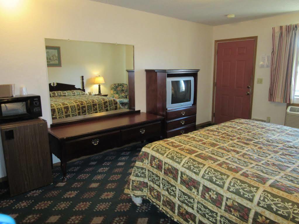 Western Holiday Motel Wichita Bagian luar foto