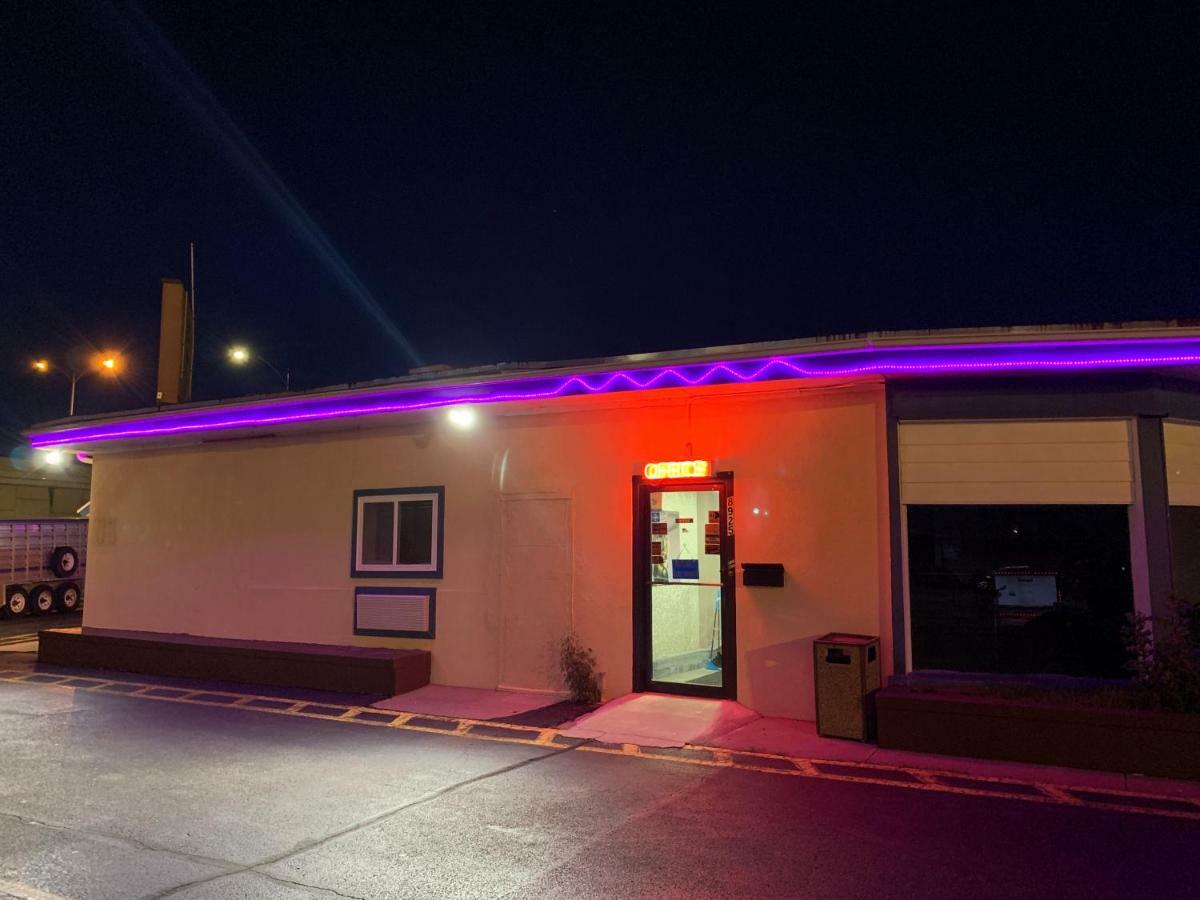 Western Holiday Motel Wichita Bagian luar foto